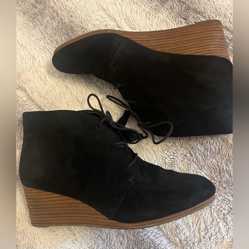 Dr. Scholl’s Dakota Black Suede Booties – Tassel Lace-Up, 2.5” Wooden Wedge